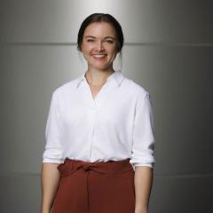 Dr Farrah Blades